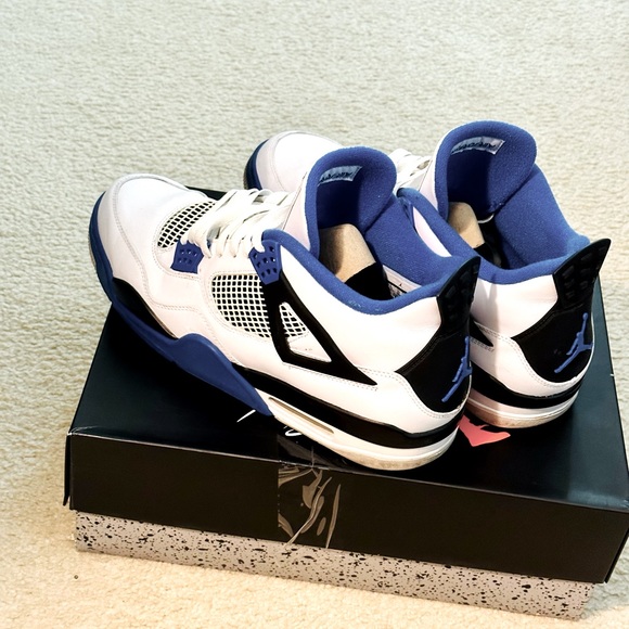 Nike Air Jordan Retro 4’s - Picture 4 of 7